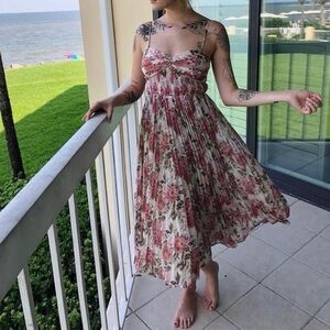 NWT 🌹 Storia Floral Chiffon Spaghetti Strap Midi Dress w/ Pleated Skirt, Medium